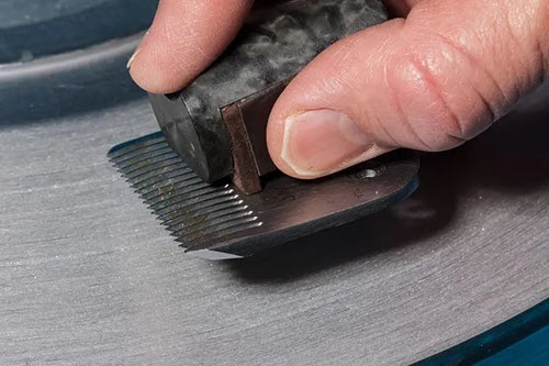 How to Sharpen Electric Razor Blades